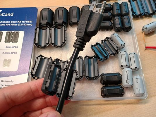 Beli Cincin Ferrit Snap-On dengan Impedansi 155 Ohm untuk Penekanan EMI/RFI dan Opsi Desain Kustom online manufacture